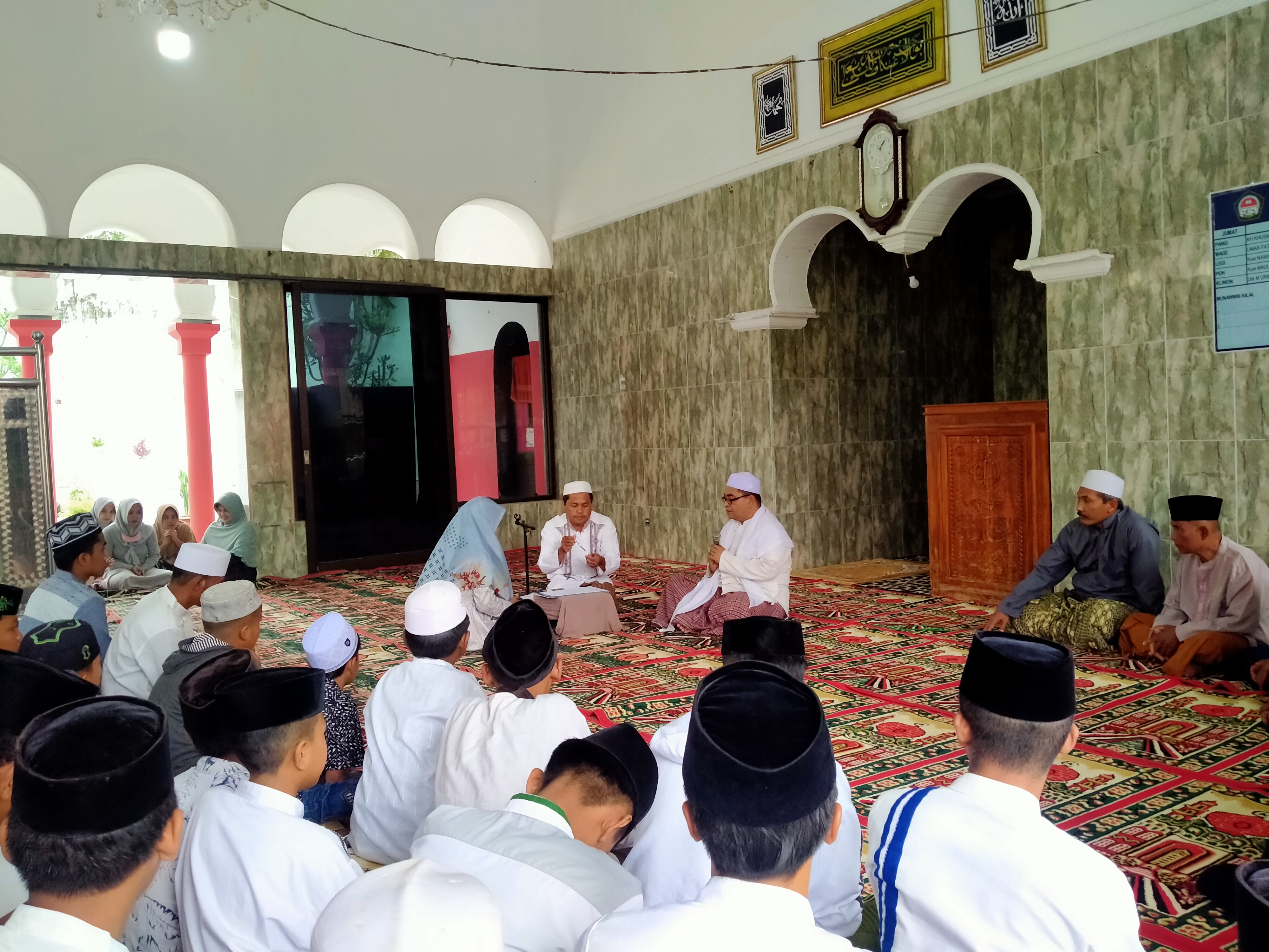 Di Saksikan Oleh Ratusan Santri Darul Mukhlashin, Dua Orang ini Masuk Islam