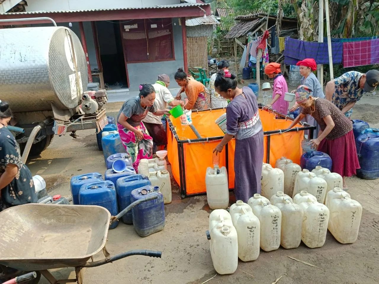 Photo 6215261996433741290 y